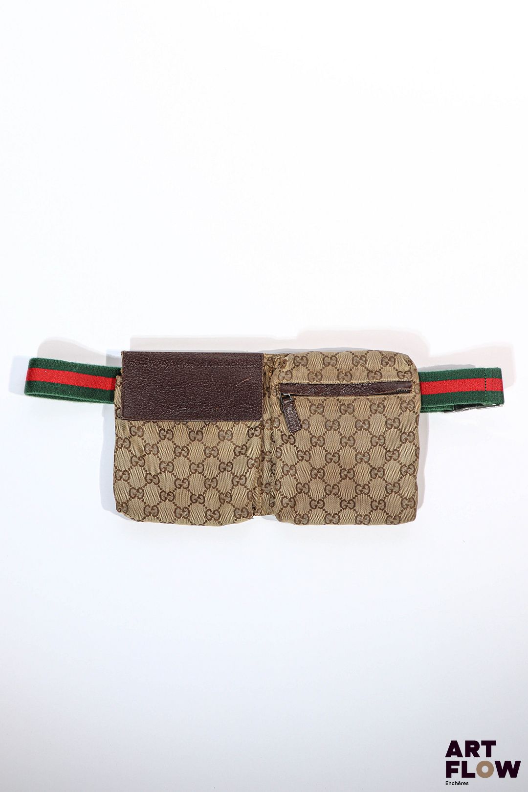 GUCCI Sac porté ceinture en tissu monogrammé et empiècement en cuir, la ceinture au motif rayé Web vert et rouge de la maison H. 17 x L 30 cm Usures d'usage