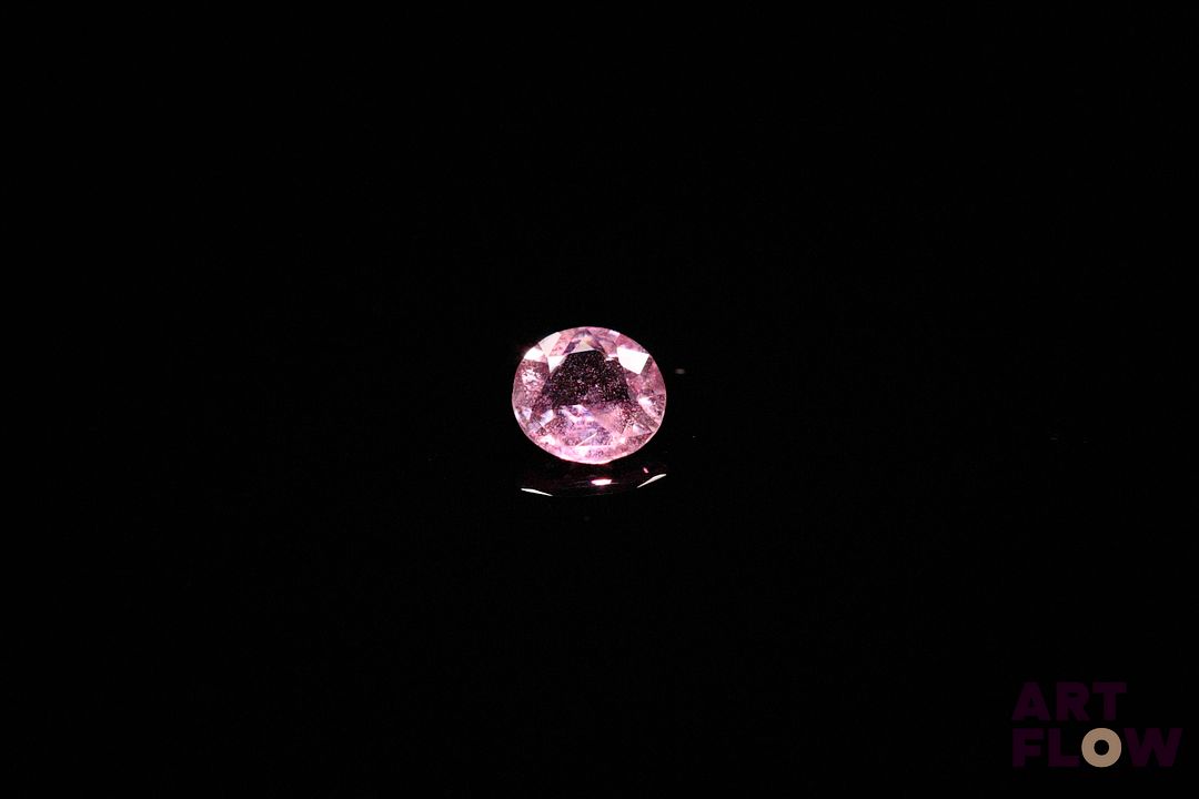 Saphir rose rond. Probablement Madagascar, belle couleur. 0.45 ct. 5.0mm