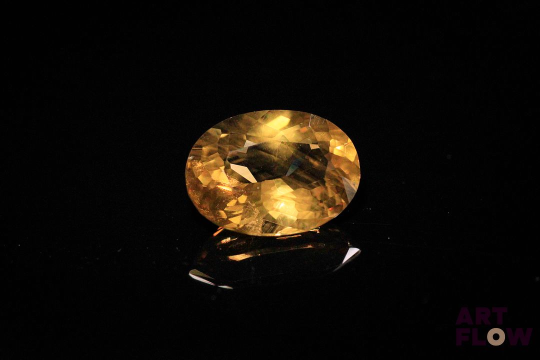 Citrine ovale. 4.03 cts. 12.7mm x 9.3mm