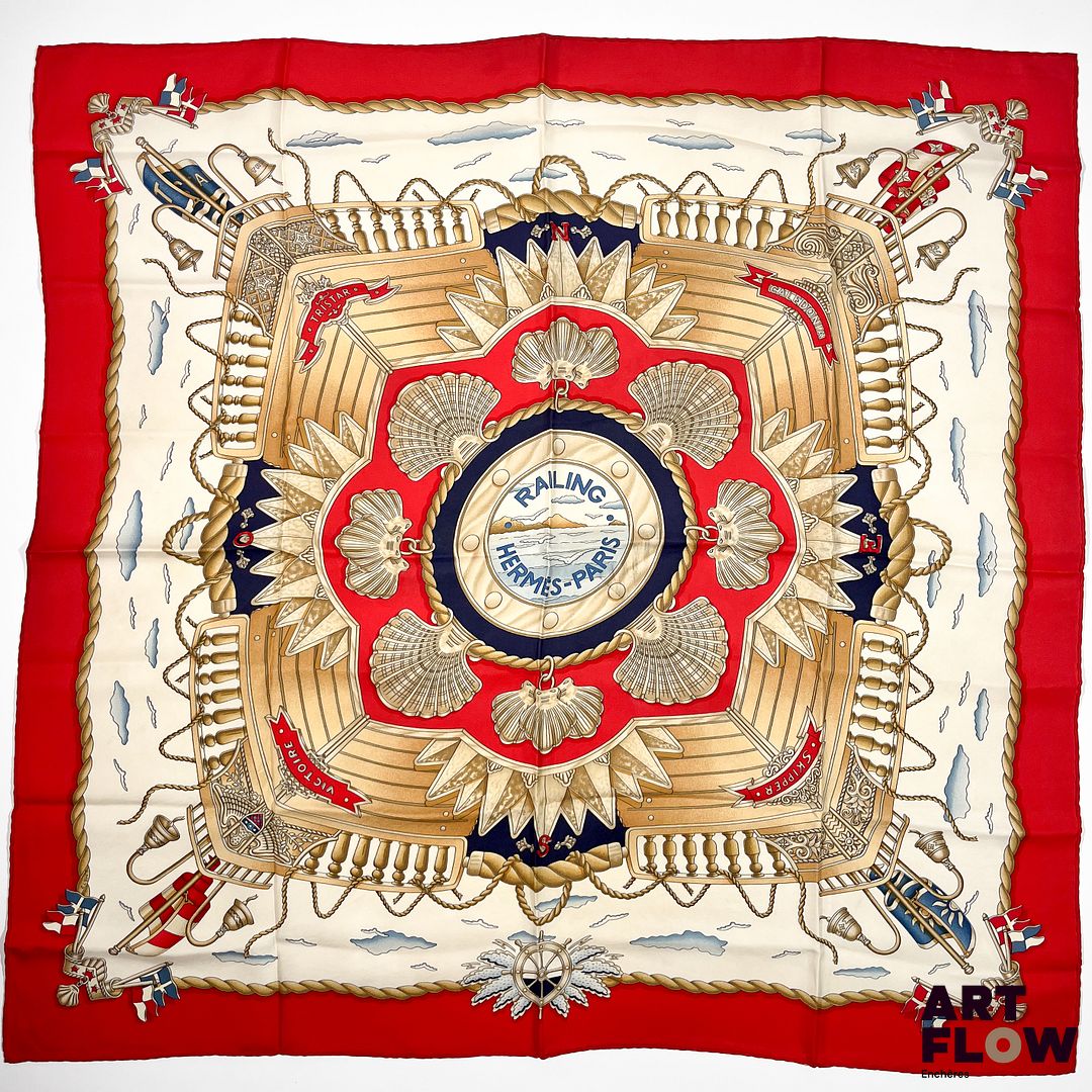 HERMÈS Paris Modèle Railing Carré en twill de soie dessiné par Joachim METZ. 90 x 90 cm Froissé et petites taches.