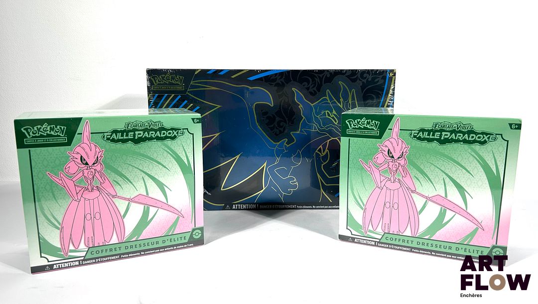 POKEMON Un ensemble comprenant : - 2 coffrets dresseur d'élite ETB Pokemon faille Paradoxe ev4 (scellés, 1/2 scellage endommagé) - Un coffret collection ultra-premium Méga Dracaufeu x EX (scellé, quelques défauts de scellage)