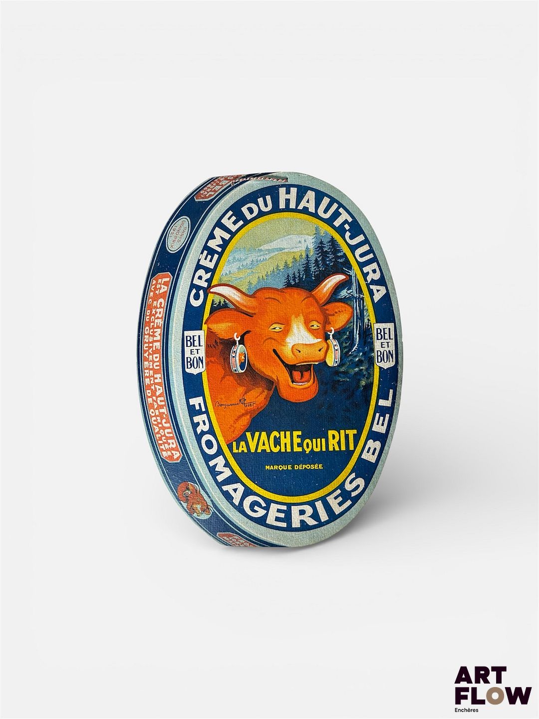 Panneau publicitaire en carton rigide pour le célèbre fromage fondu "La Vache qui Rit" Probablement première moitié XXe siècle. La marque La Vache qui rit a été déposée le 16 avril 1921 par Léon Bel. Dimensions : 31 x 23 cm Illustrateur : Benjamin Rabier Mention "Paris Grand Prix 1921" Couleurs d’origine vives, bel état de conservation pour son âge