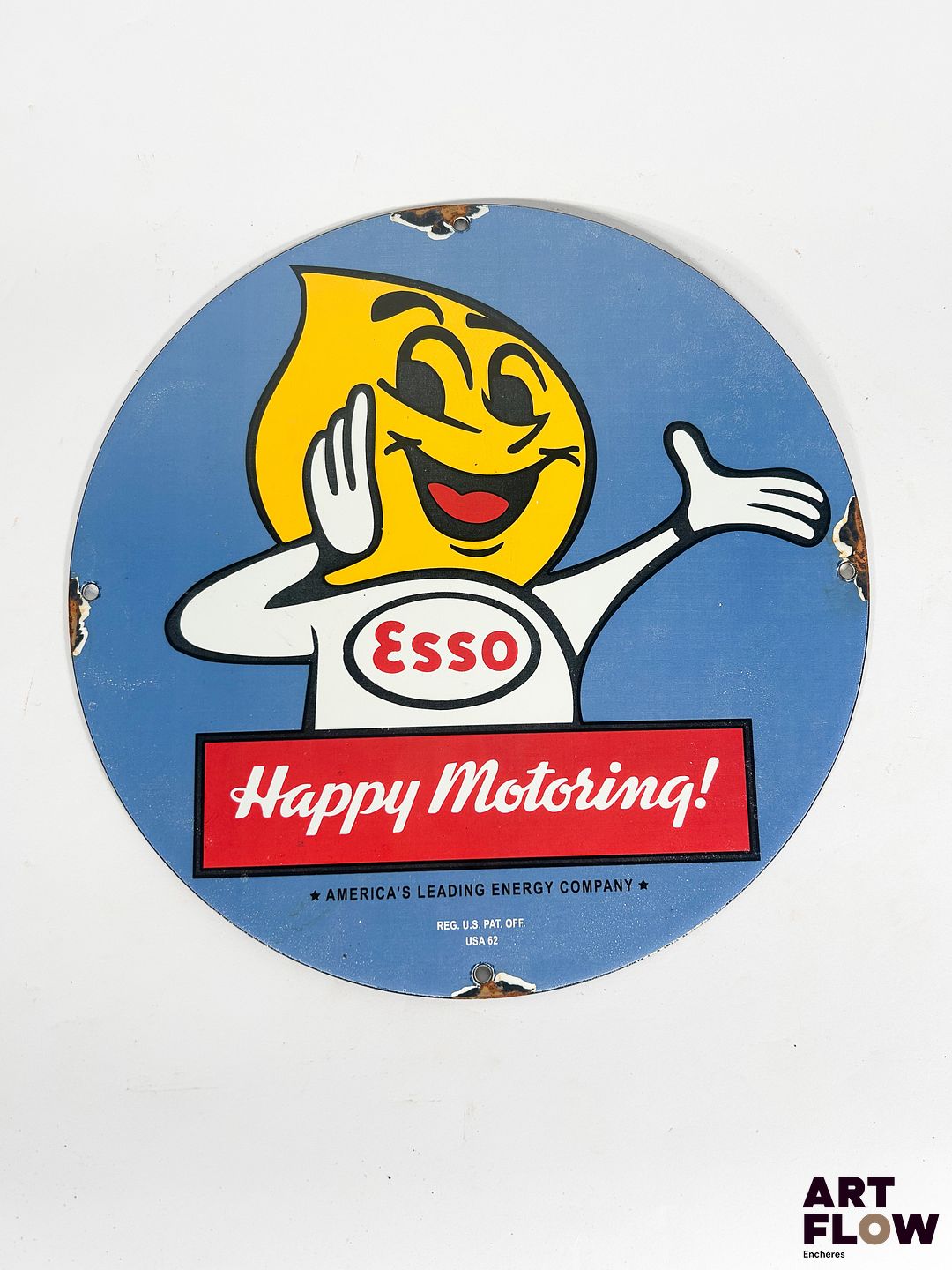 Plaque émaillée ronde Esso Happy Motoring Diamètre : 30 cm Petits éclats et traces de rouille Reproduction moderne