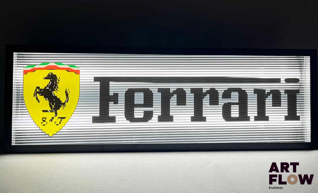 Enseigne lumineuse caisson Ferrari Dimensions : 20 x 60 cm Fonctionnelle