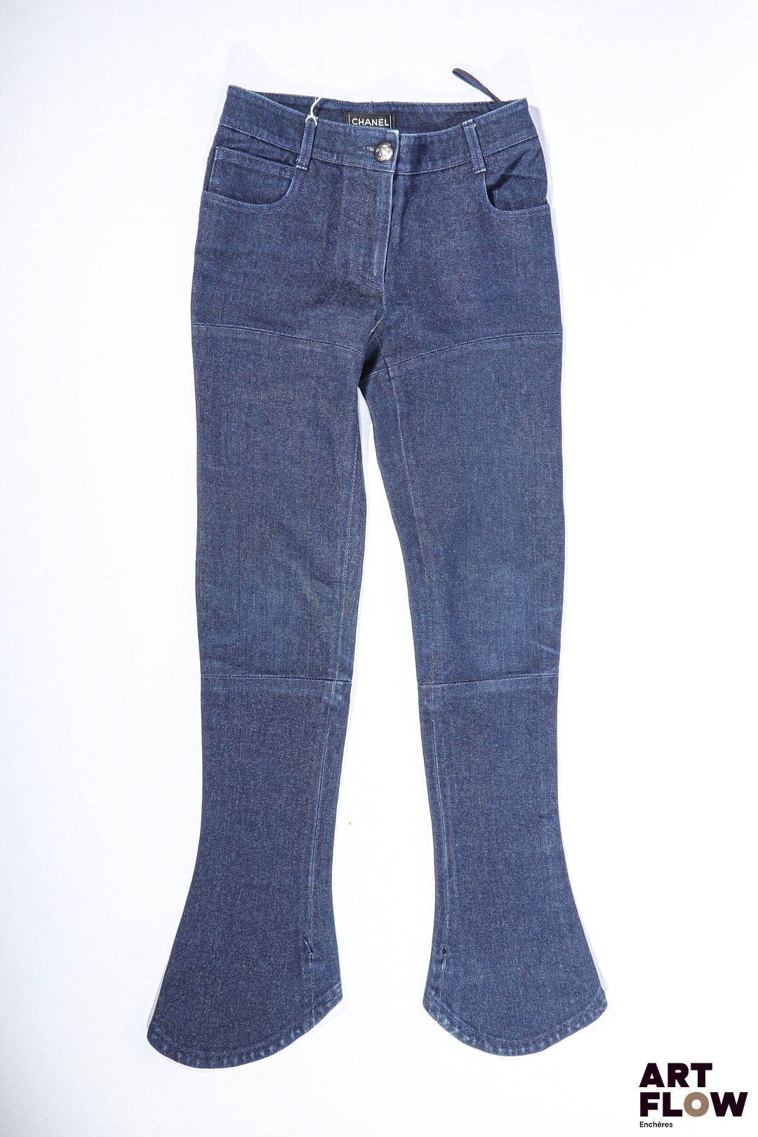 CHANEL Jean bleu foncé. Taille 36. Petits fils tirés