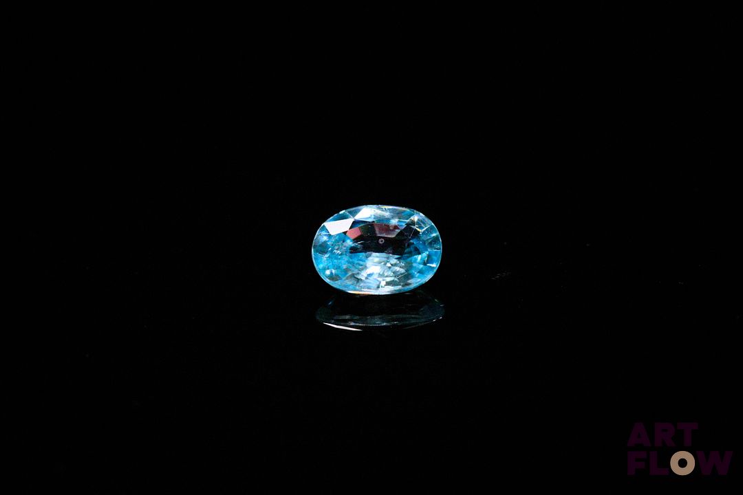 Zircon naturel bleu ovale. 1.33 ct. 7.2mm x 5.7mm