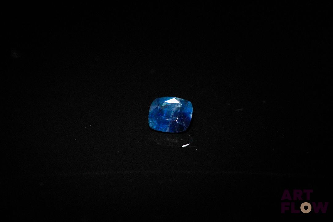 Saphir coussin. Jolie couleur. 0.93 ct. 6.0mm x 5.2mm