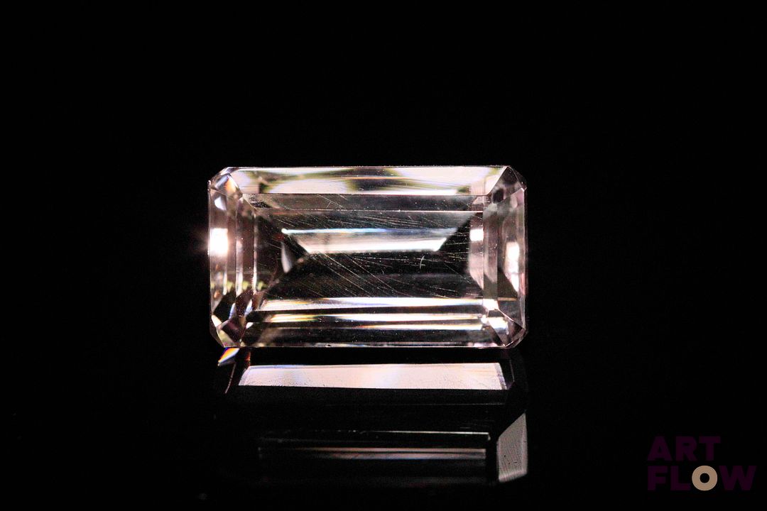 Importante amétrine rectangulaire à pans coupés. 16.60 cts. 17.0mm x 10.0mm