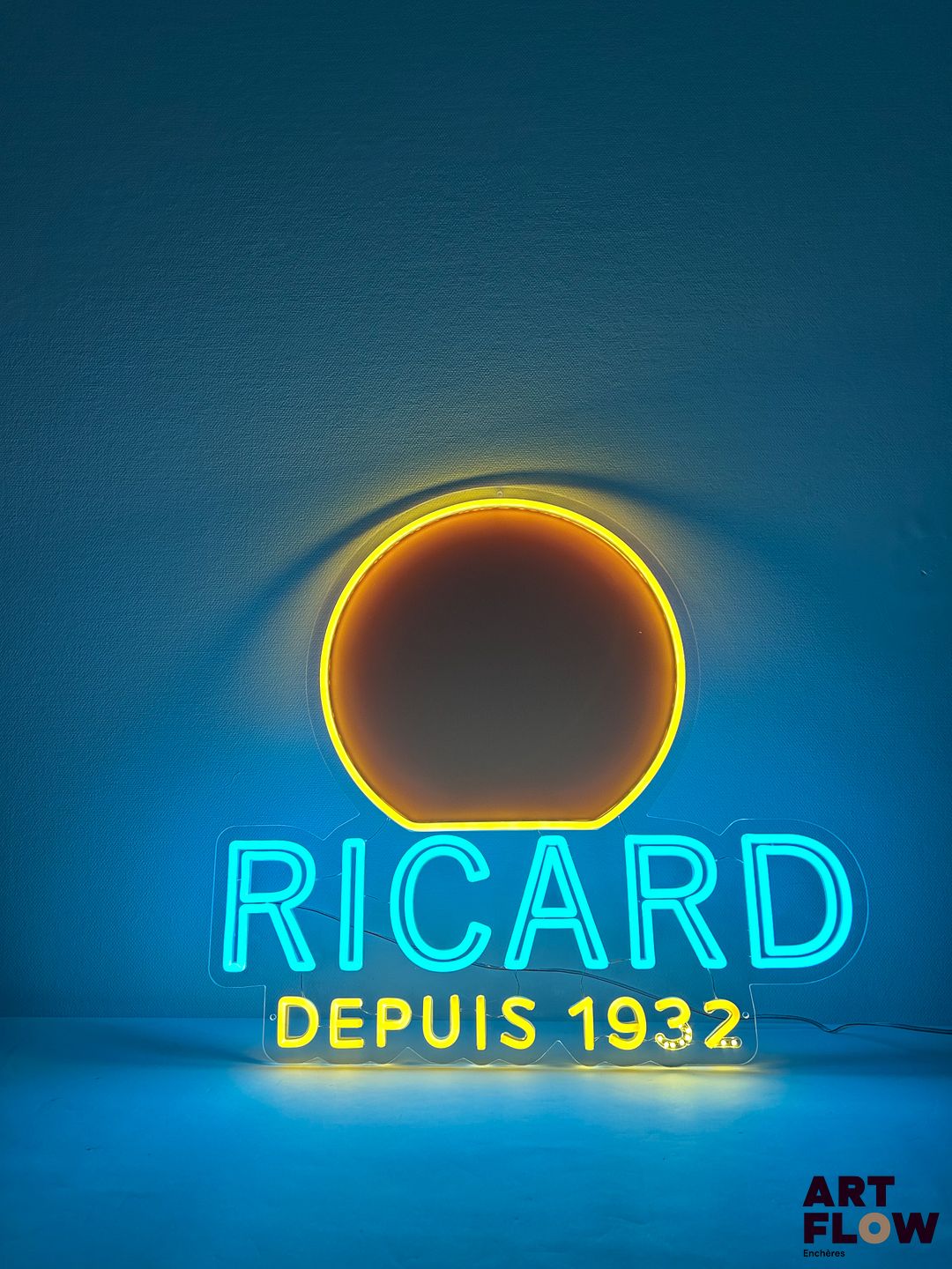 Enseigne lumineuse Ricard Dimensions : 55 x 60 cm Fonctionnelle (leds manquantes au niveau des chiffres)