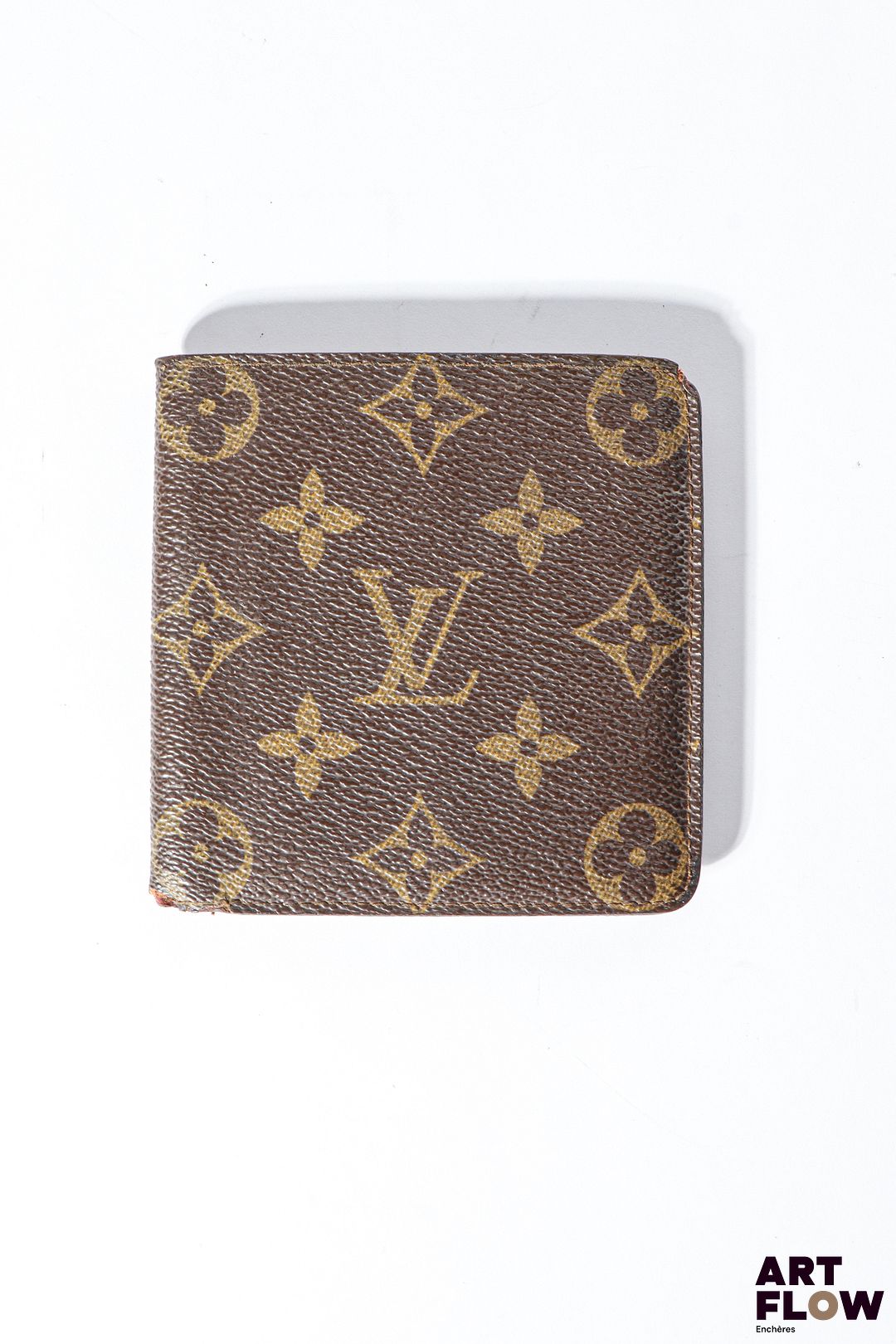 LOUIS VUITTON Portefeuille en toile enduite damier Dimensions : 10 x 11 cm Usures