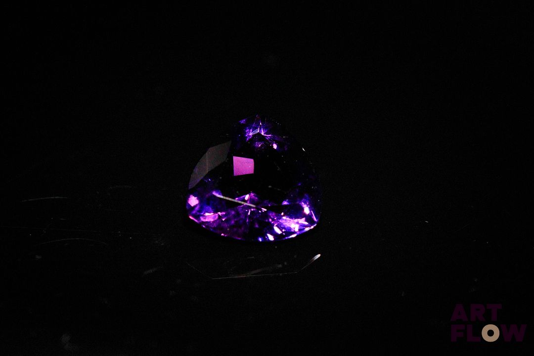 Améthyste trillion. 2.60 cts. 10.0mm x 10.0mm