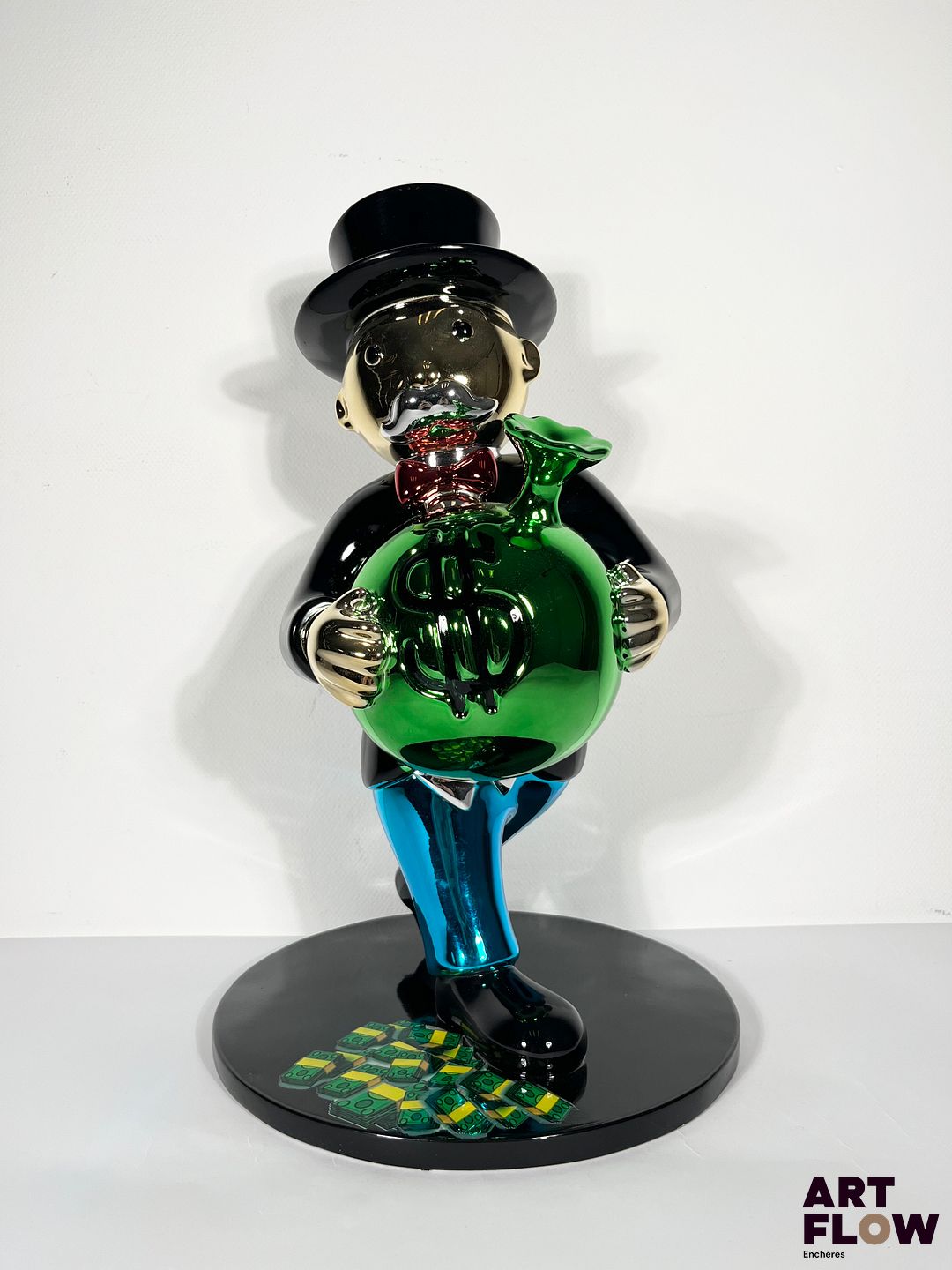 The Nineties "Mr. Monopoly is a robber" Sculpture Pop Art en résine chromée. Edition limitée, numérotée 1/2, signée, avec certificat d’authenticité. Hauteur : 40 cm Avec son certificat d'authenticité