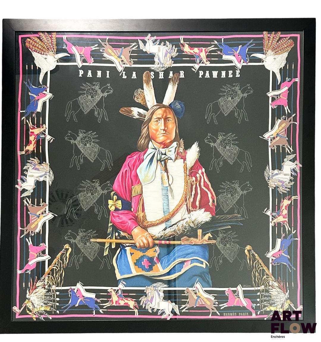 HERMÈS Paris Modèle Pani la shar pawnee d'après un dessin d'Oliver Carré en twill de soie dans les tons rose et noir Dim : 90 x 90 cm Dans un cadre