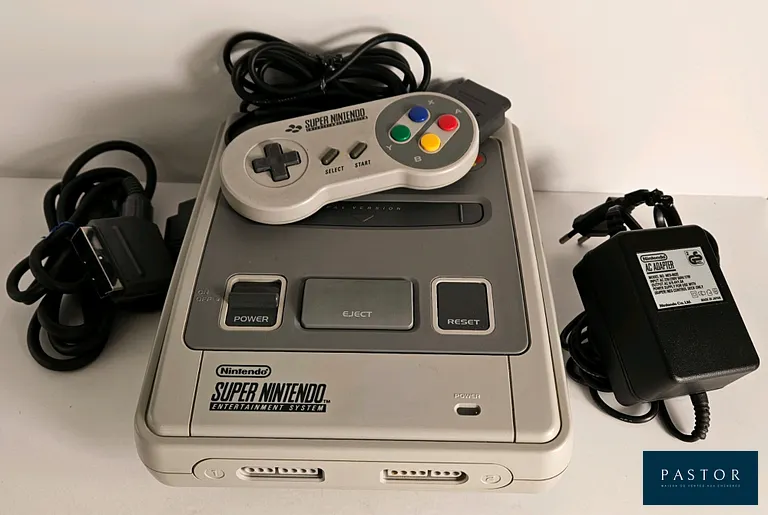 NINTENDO - SUPER NES. Console Super Nintendo avec 1 manette, cable péritel et alimentation officielles Nintendo. BE. Sortie : 1992. PAL - Test d'allumage effectué avec succès