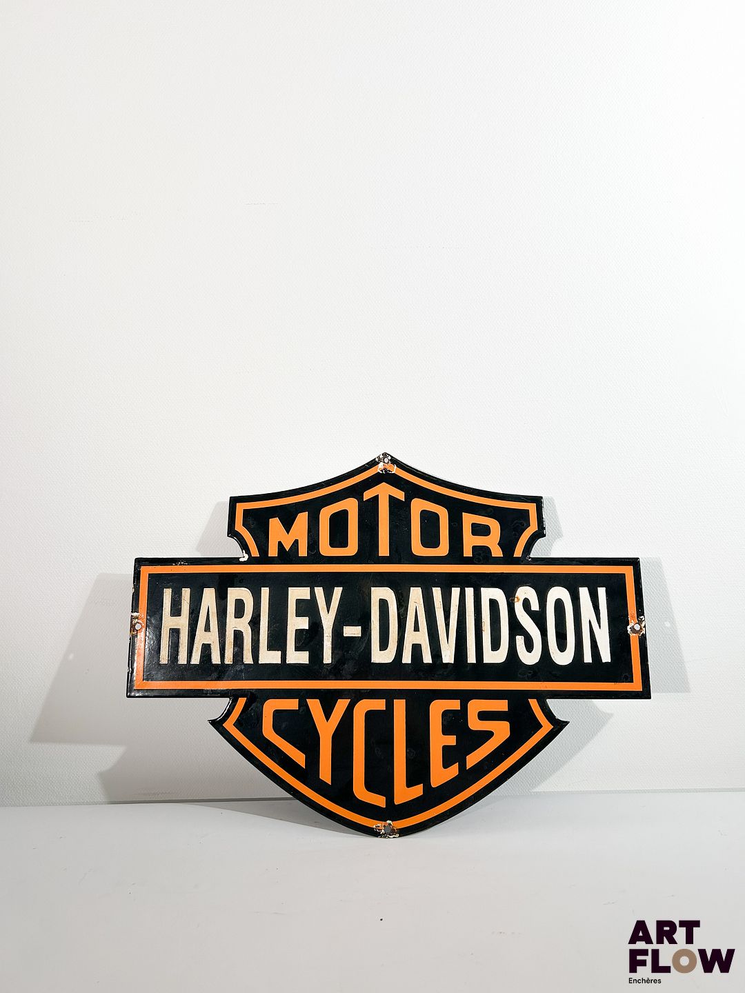 Plaque émaillée d'après Harley Davidson Dimensions : 37 x 50 cm Petits éclats et traces de rouille - moderne