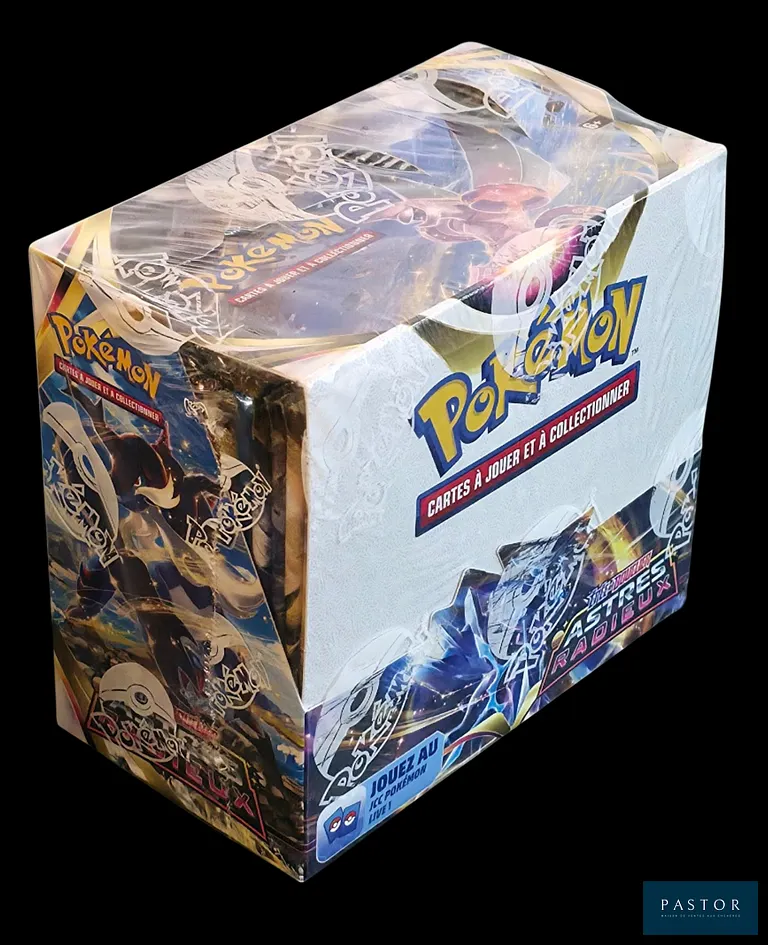 Coffret Pokémon scellé - Display (36 Boosters).
Série du bloc Épée&Bouclier : Astres Radieux (EB10).
En français.
La boîte est légèrement enfoncée sur le dessus mais le scellage reste intact (Voir photos).