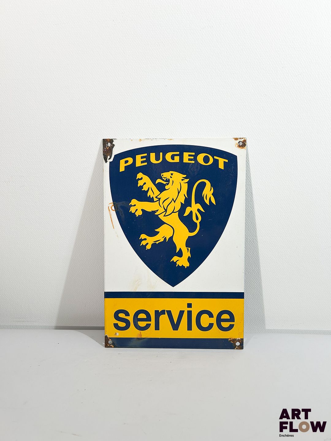 Plaque émaillée rectangulaire Peugeot Dimensions : 30 x 20 cm Petits éclats et traces de rouille - moderne