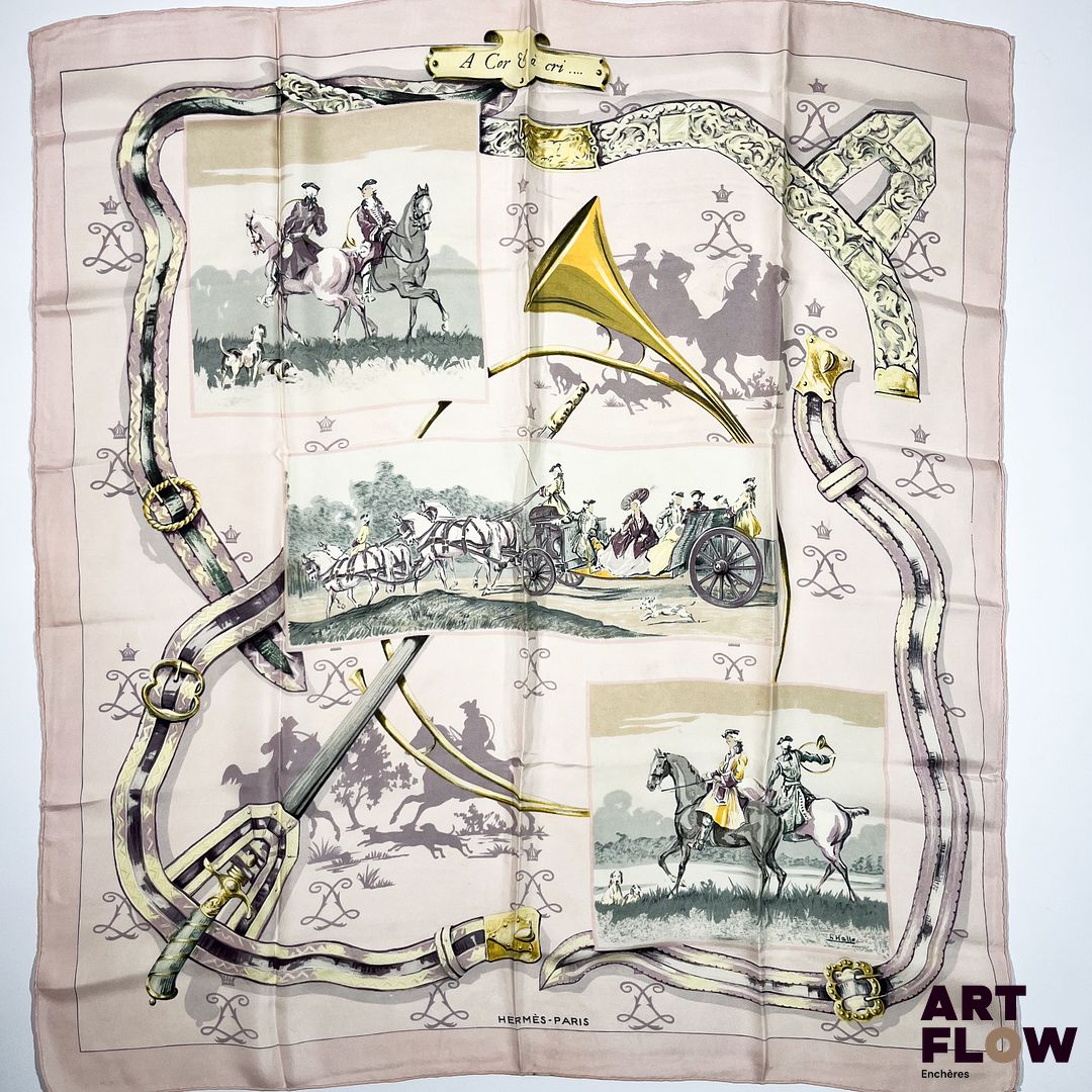 HERMÈS Paris Modèle A cor et à cri Carré en twill de soie dessiné par Charles-Jean HALLO. 90 x 90 cm Petites tâches et traces.