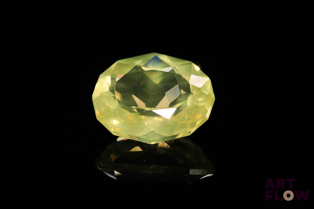 Quartz «Lemon» ovale fantaisie. 8.50 cts. 15.6mm x 12.7mm