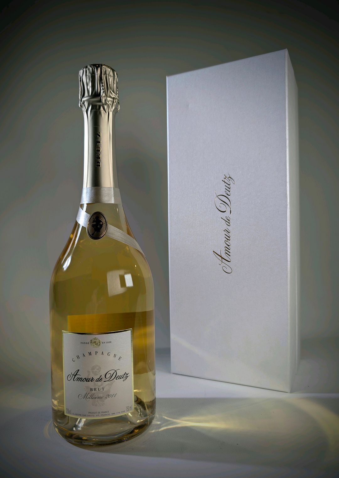 Champagne Amour de Deutz 75cl, Une cuvée de prestige d&rsquo;exception, issue de l&rsquo;élégance du Chardonnay. Livré dans un coffret de luxe. .