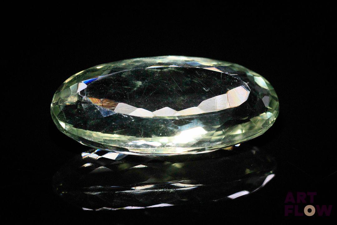 Importante améthyste verte (prasiolite) ovale. Probablement Brésil, VVS. 20.51 cts. 27.5mm x 13.0mm