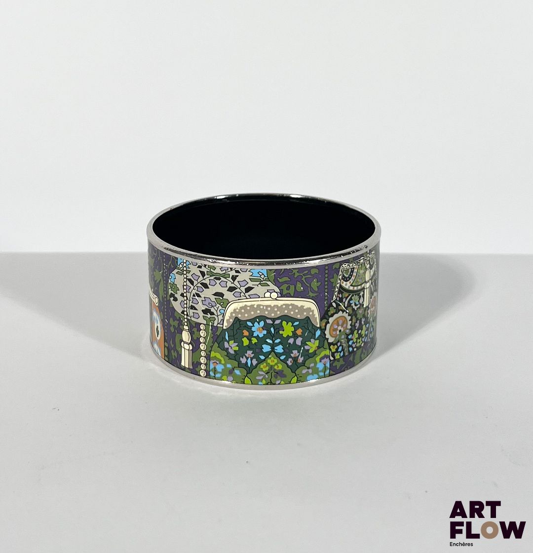 HERMÈS Modèle Cachemire de Tamara Bracelet manchette en métal et décor émaillé