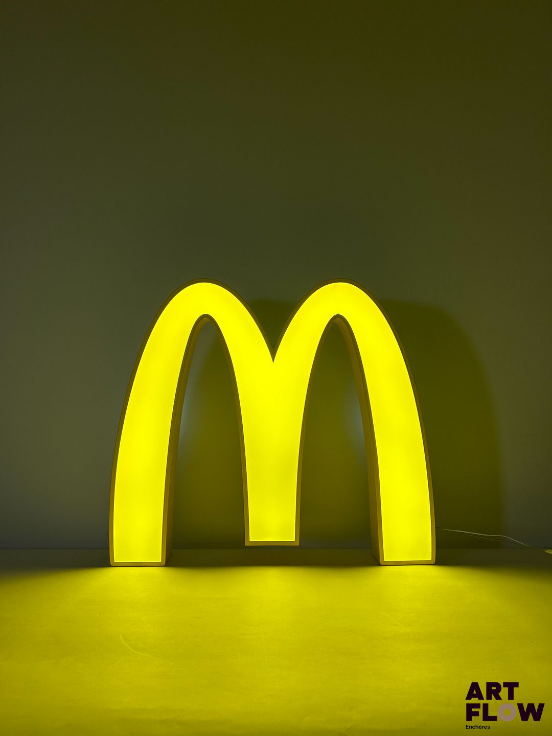 Enseigne lumineuse Mcdonald Dimensions : 45 x 55 cm Cassée