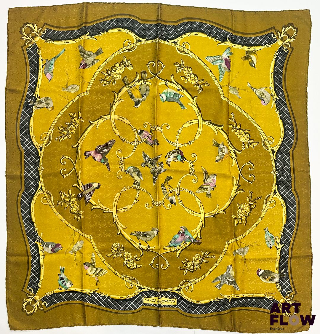 HERMÈS Modèle "La Clé des Champs" Carré en twill de soie d'après Françoise FACONNET 90 x 90 cm Très bon état général malgré quelques fils tirés et d'infimes taches
