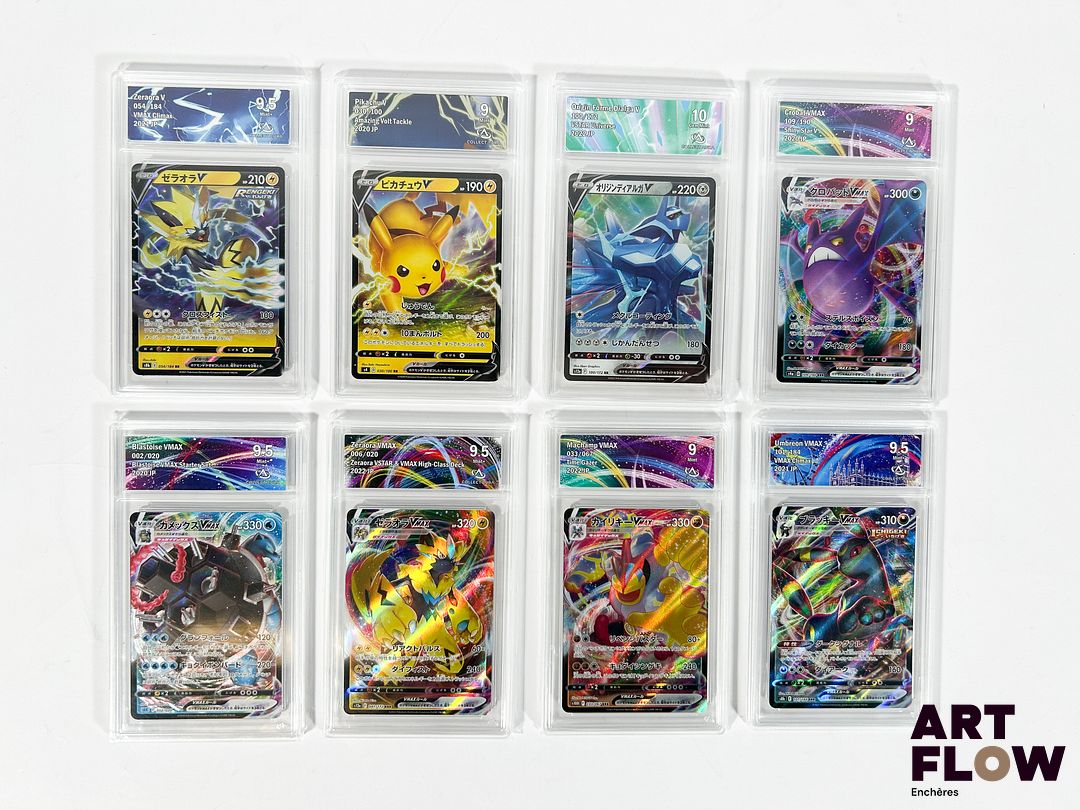 Ensemble de 8 cartes Pokémon japonaises gradées Collect Aura - Collection V et Vmax. Séries du bloc Épée&Bouclier. Cartes notées de 9 à 10 (Neuf à Neuf +), en japonais.
