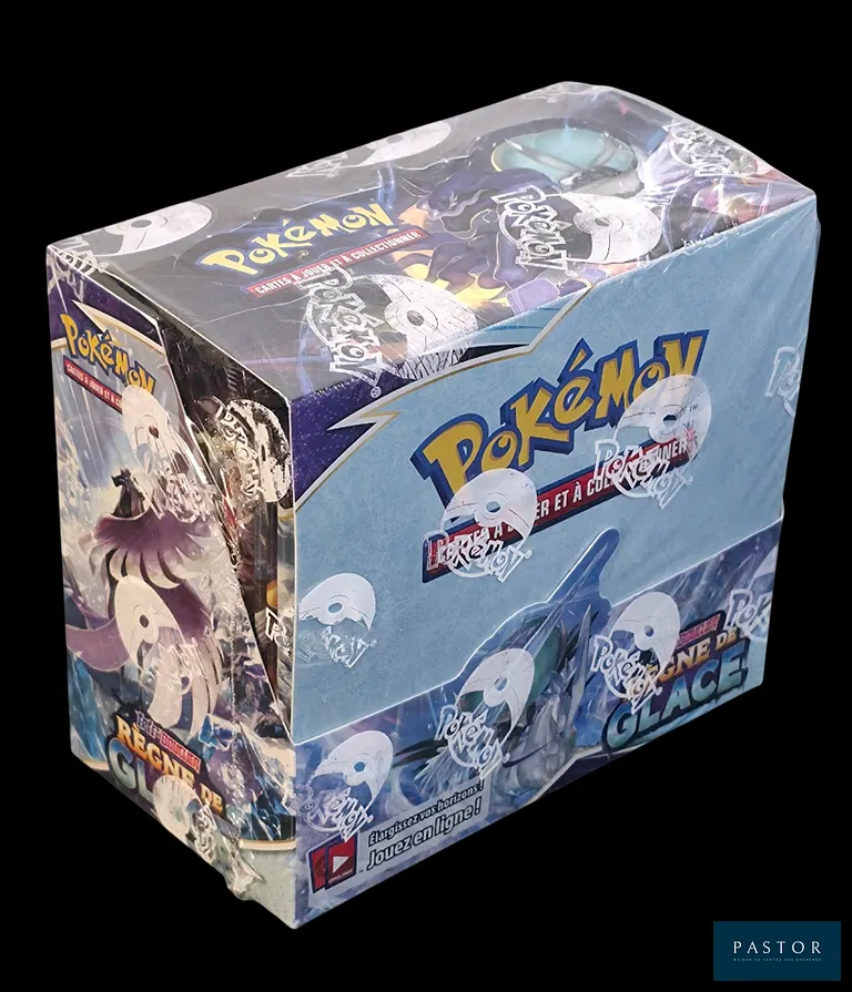 Coffret Pokémon scellé - Display (36 Boosters).
Série du bloc Épée&Bouclier : Règne de Glace (EB06).
En français.
Livrée avec une protection acrylique.