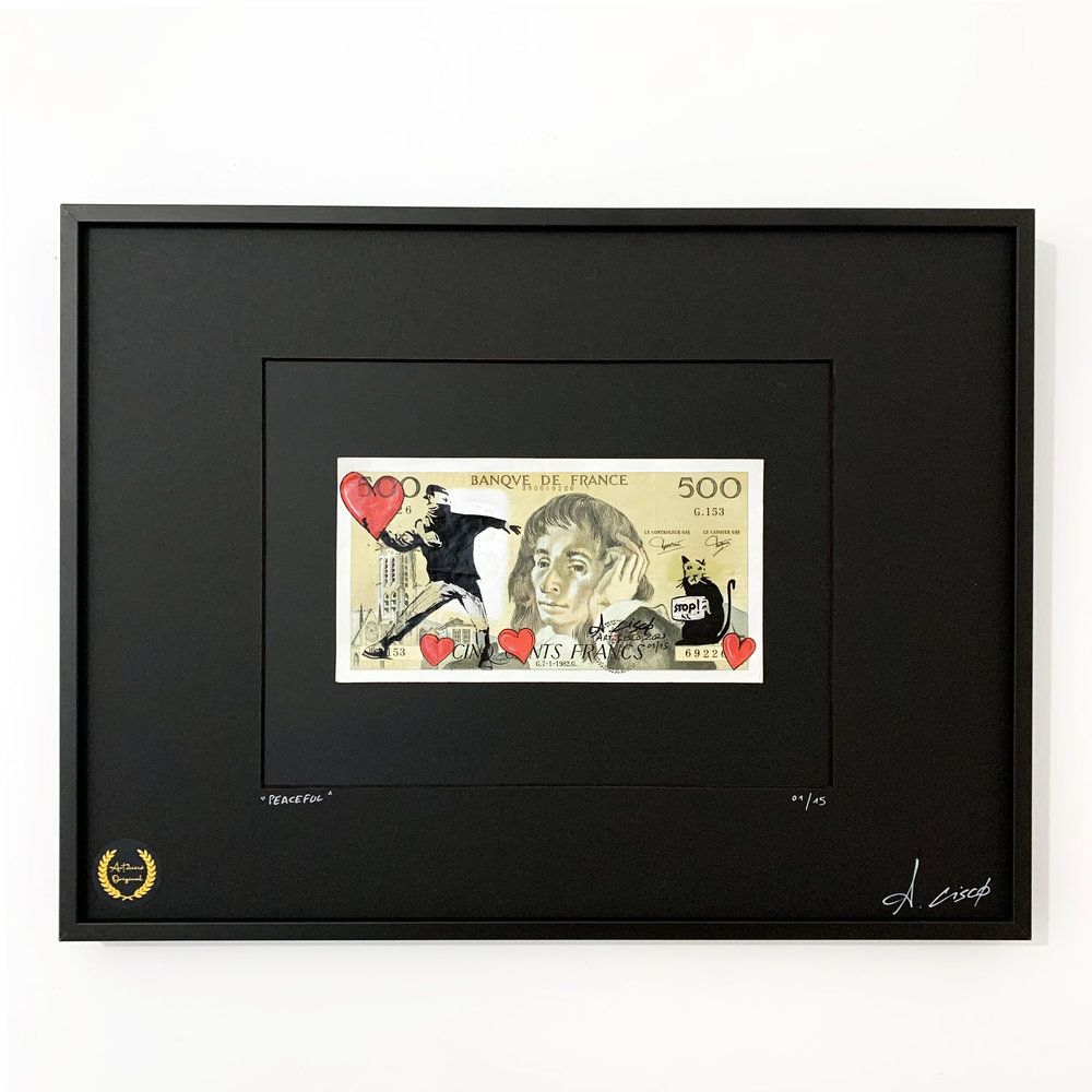 Cisco Peaceful, 2024 Acrylique sur billet de banque Œuvre signée Edition limitée de 15 exemplaires : toutes les œuvres sont uniques et présentent des détails distincts car elles sont peintes par l&rsquo;artiste. Dimensions : 9.7 x 18 cm Encadrée : 30 x 40 cm Expédition obligatoire, jusqu&rsquo;à 5 Lithographies dans votre colis pour 14,76€ TTC en France Métropolitaine, et 29,64€ TTC pour l&rsquo;Europe