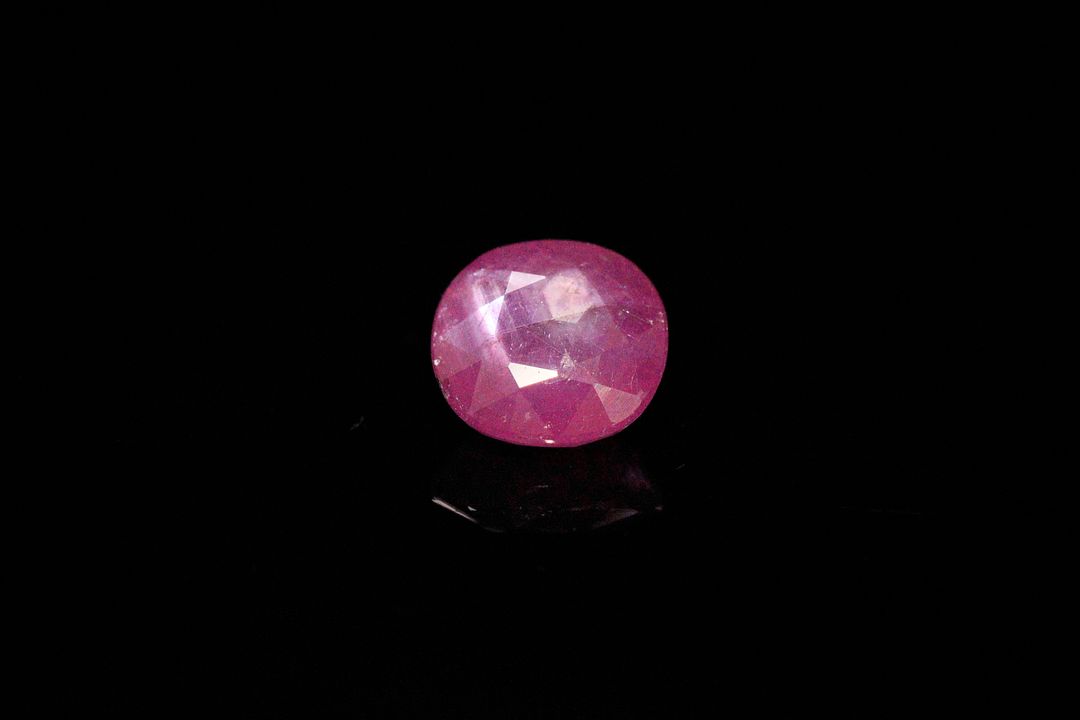 Rubis coussin. Non chauffé. 2.55 cts. 8.0mm x 7.7mm