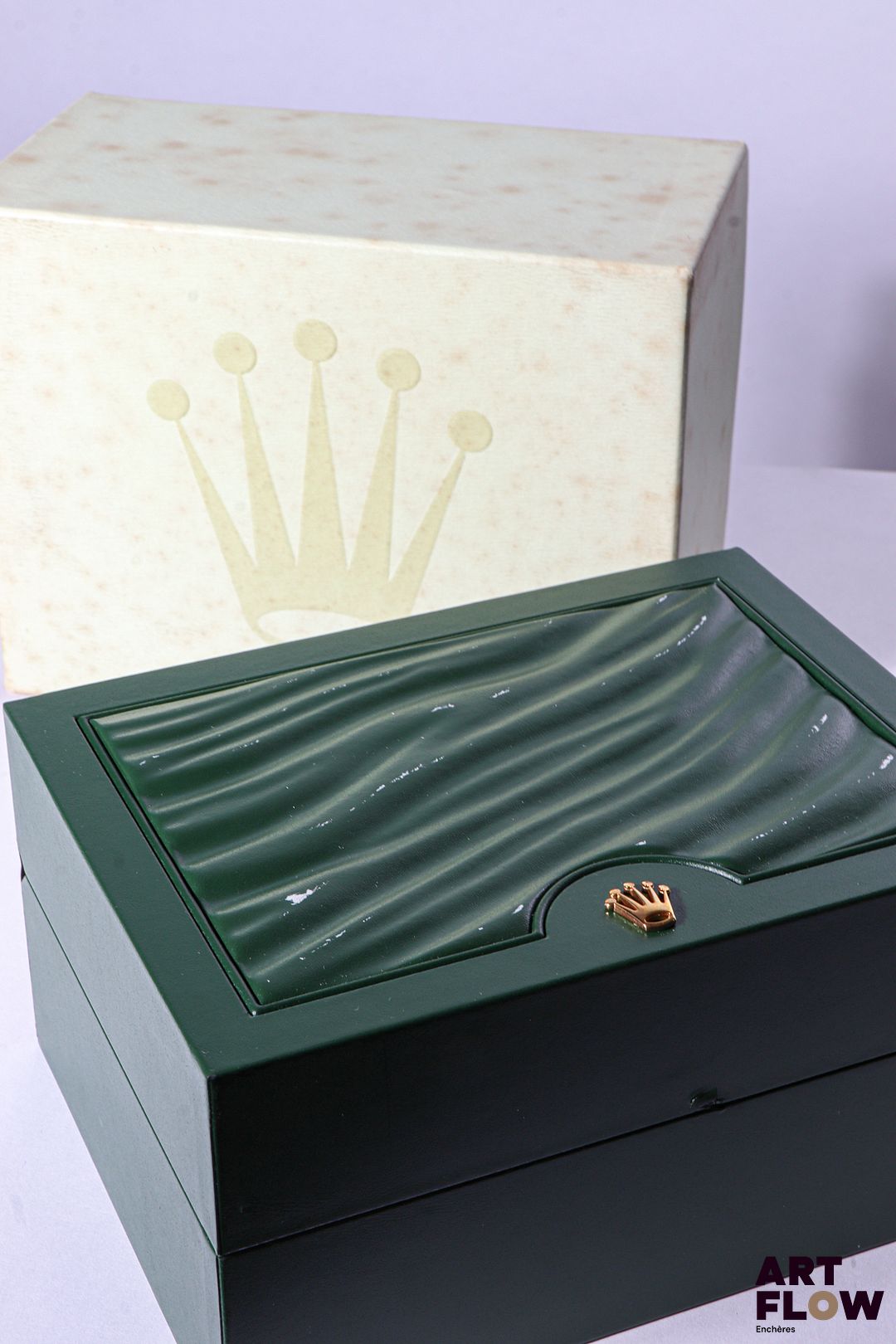 ROLEX Boîte et sur boîte, numérotée 30.00.71 15 x 11,5 x 8 cm Accidents, tâches