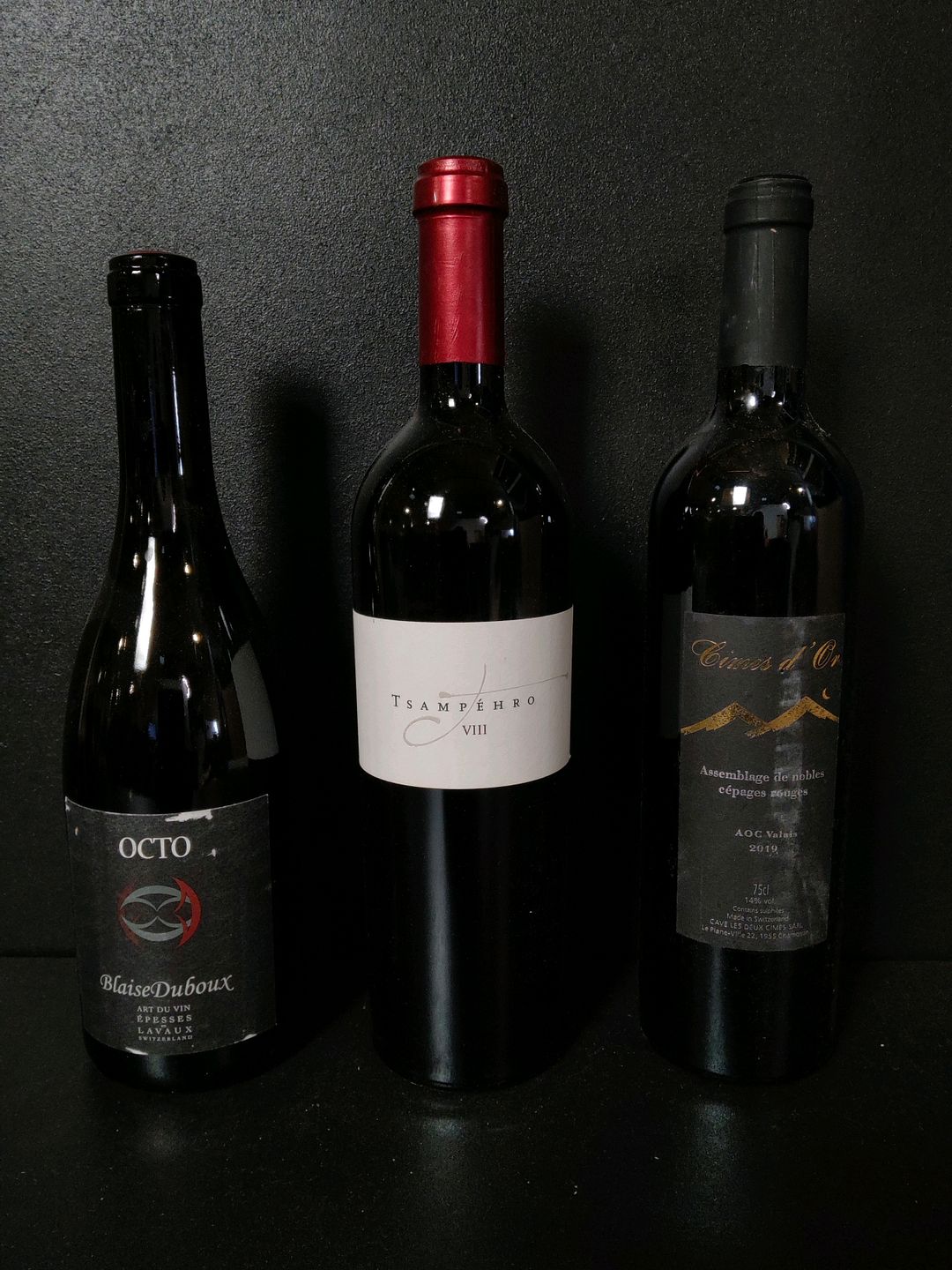 Lot de 3 bouteilles de vin rouge suisse : Octo Lavaux 2021, Tsampéhro Valais 2018, Cimes d&rsquo;Or Valais 2019