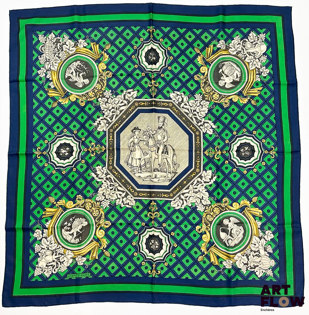 HERMÈS Modèle "La Treille" Carré en twill de soie d'après Maurice TRANCHANT 90 x 90 cm Très bon état général malgré quelques infimes taches sur les bords