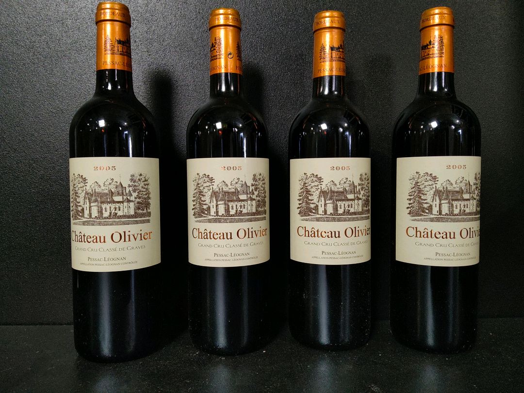 4 bouteilles de vin rouge du Château Olivier Pessac-Leognan GCC 2005