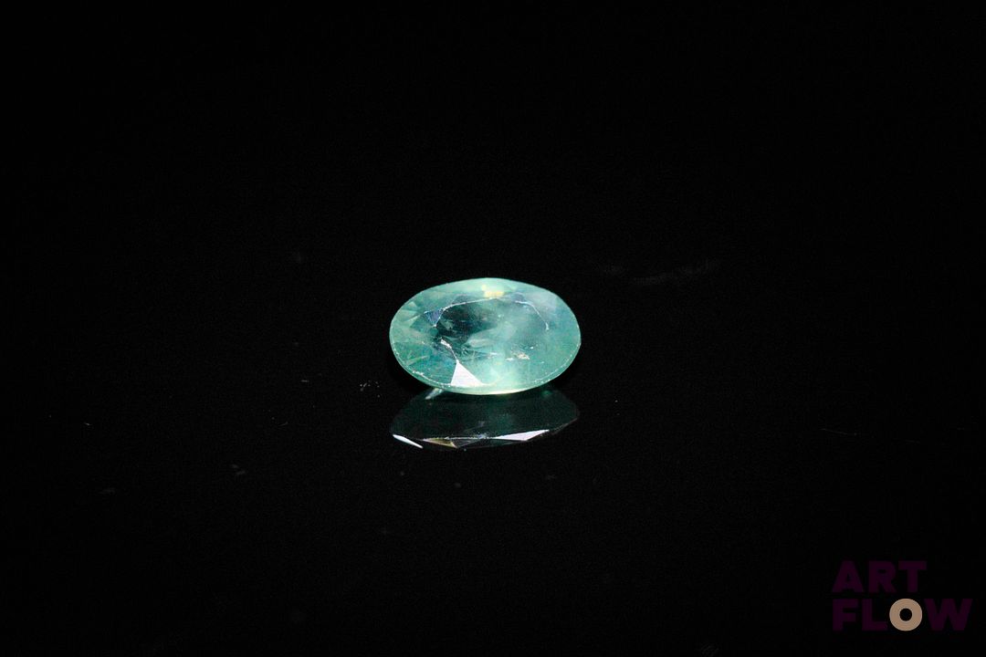 Saphir ovale. Très belle couleur, inclusions. 1.32 ct. 7.8mm x 5.5mm