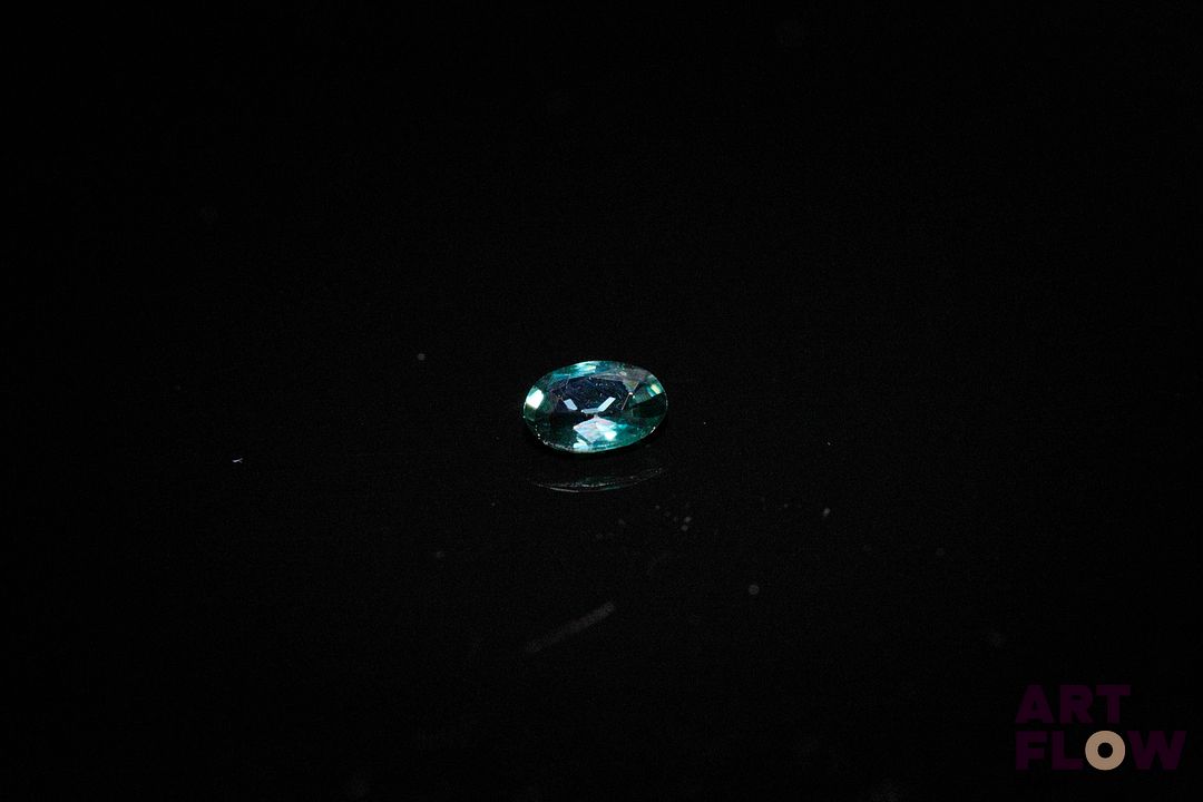 Saphir bleu ovale. Jolie couleur. 0.32 ct. 5.0mm x 3.0mm