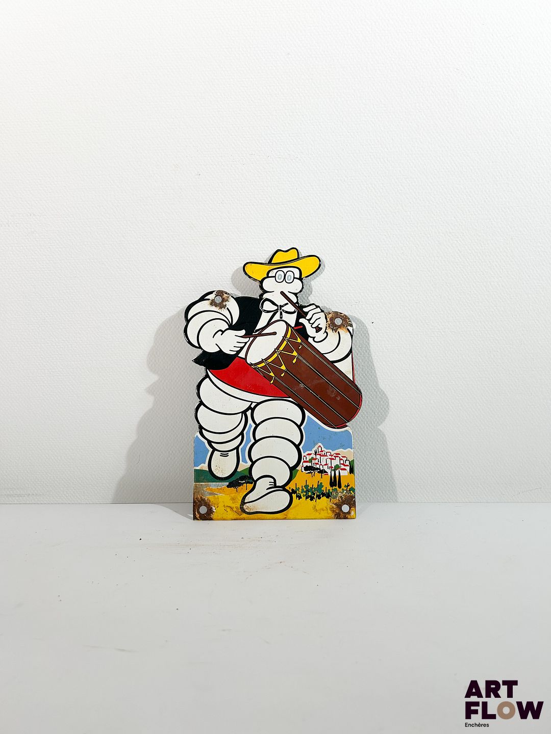 Plaque émaillée rectangulaire Michelin - bonhomme Michelin jouant du tambour 22 x 13 cm Petits éclats et traces de rouille - reproduction moderne