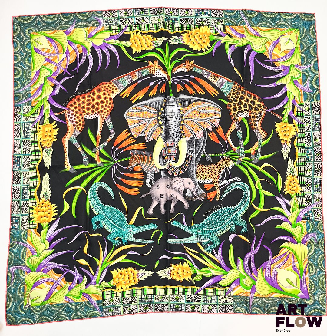 HERMÈS Paris Modèle La Marche du Zambèze d'après un dessin d'Ardmore artists Carré en twill de soie Dimensions : 90 x 90 cm Petit fil tiré (voir photos), dans ses plis et sa boîte d'origine Bibliographie : Genevieve Fontan, Carrés d'art, Dictionnaire illustré des carrés Hermès valeur, 2025