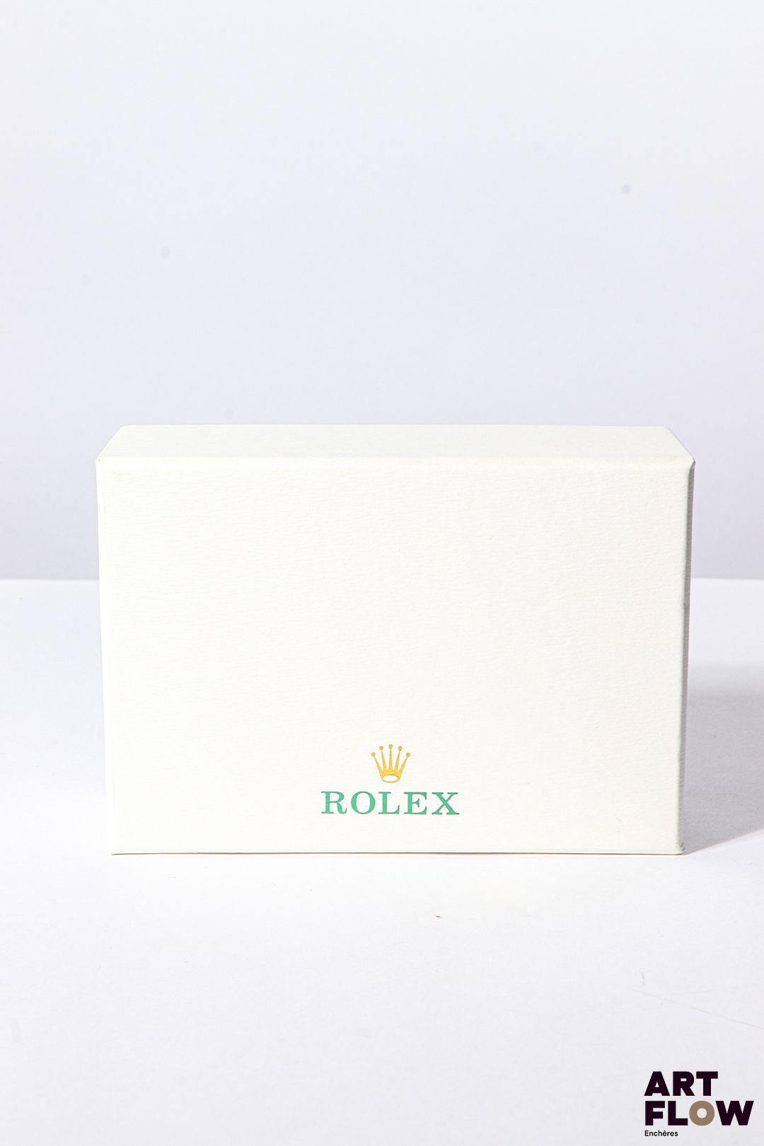 ROLEX Paire de jumelles en acier laqué vert. Dans son pochon et boîte. Très bon état général.