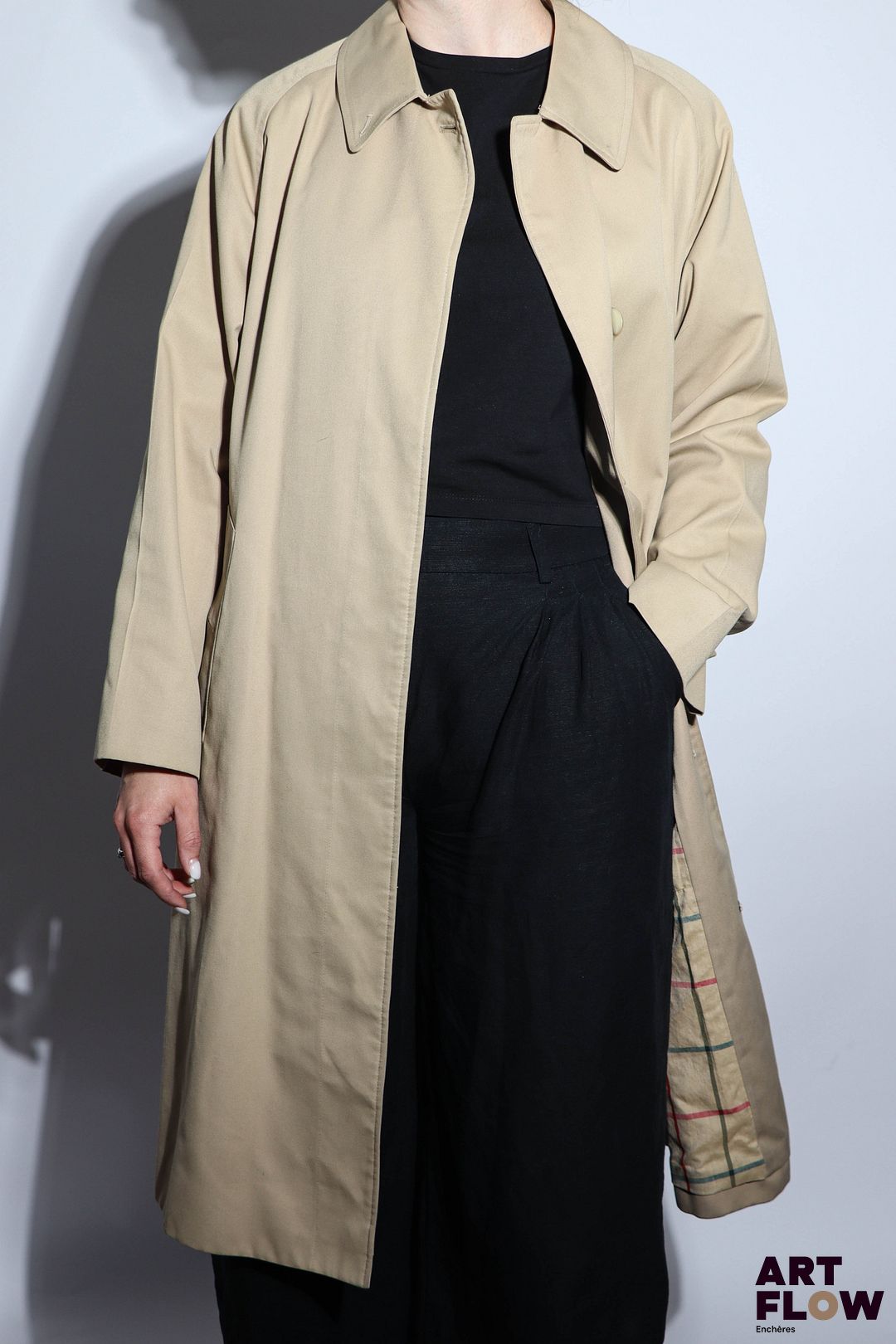 BURBERRY Imperméable droit façon trench en toile beige et classique intérieur tartan. Taille : 36-38. Très bon état.
