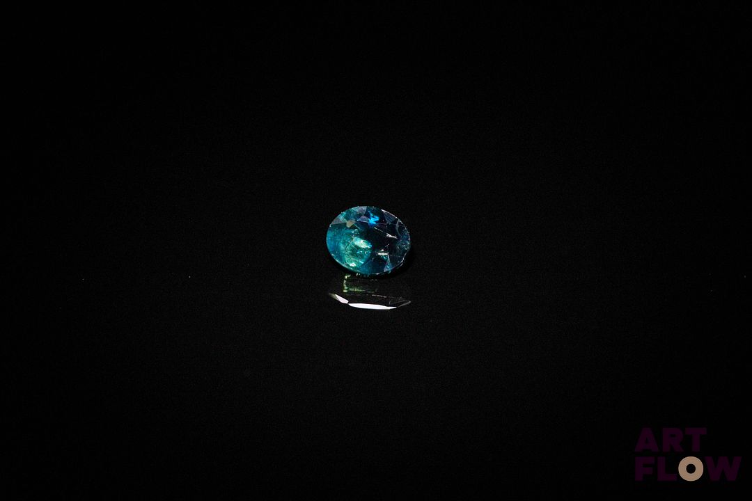 Saphir bleu vert ovale. Probablement Madagascar, jolie couleur. 0.54 ct. 5.0mm x 4.0mm