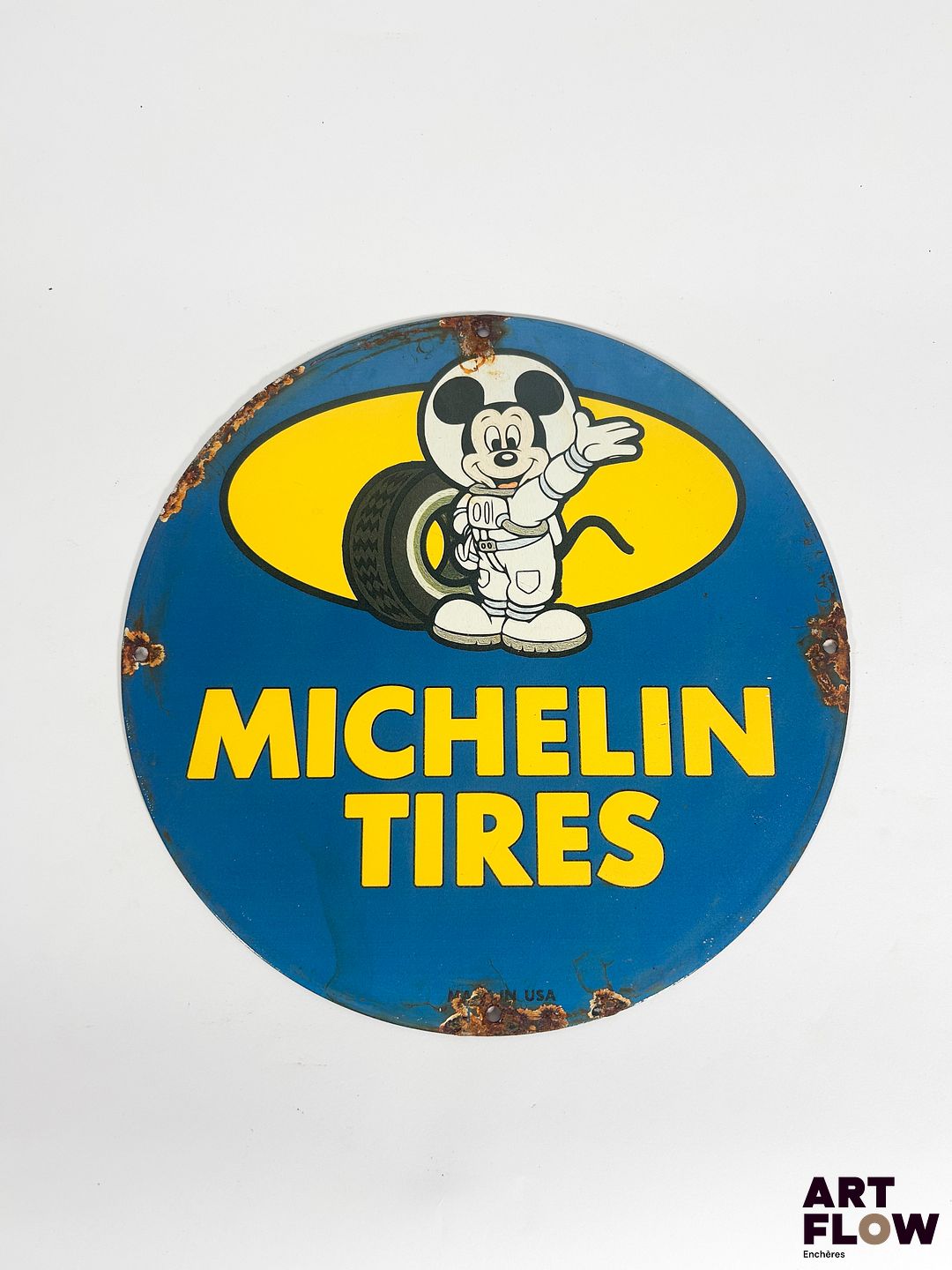 Plaque émaillée ronde Michelin Tires Diamètre : 30 cm Petits éclats et traces de rouille Reproduction moderne