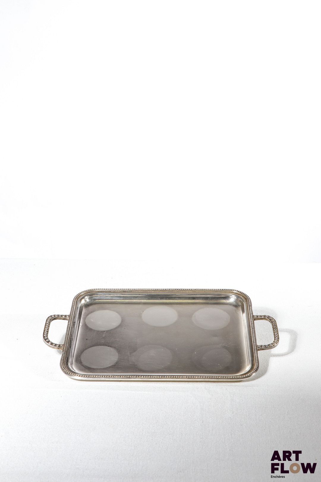 Petit plateau en métal argenté 16,5 x 25 cm (anses comprises) Rayures d'usage