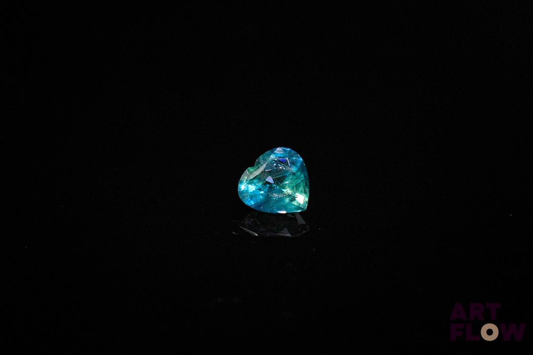 Saphir coeur. Jolie couleur, inclusions. 0.82 ct. 5.8mm x 5.8mm