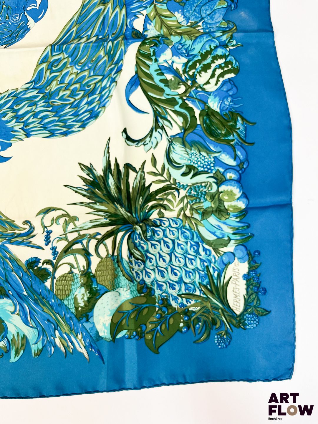 HERMÈS Modèle "Perroquets I" Carré en twill de soie d'après Françoise FACONNET 90 x 90 cm Salissures, taches