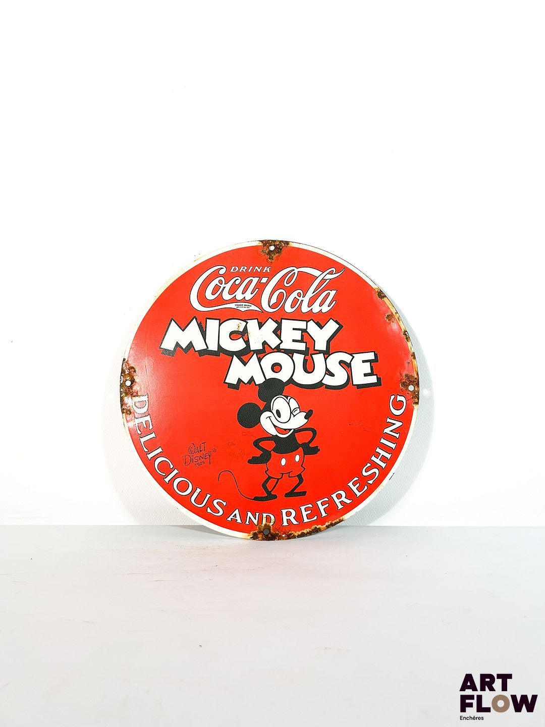 Plaque émaillée ronde d'après Coca-Cola x Mickey Mouse Diamètre: 30 cm Petits éclats et traces de rouille