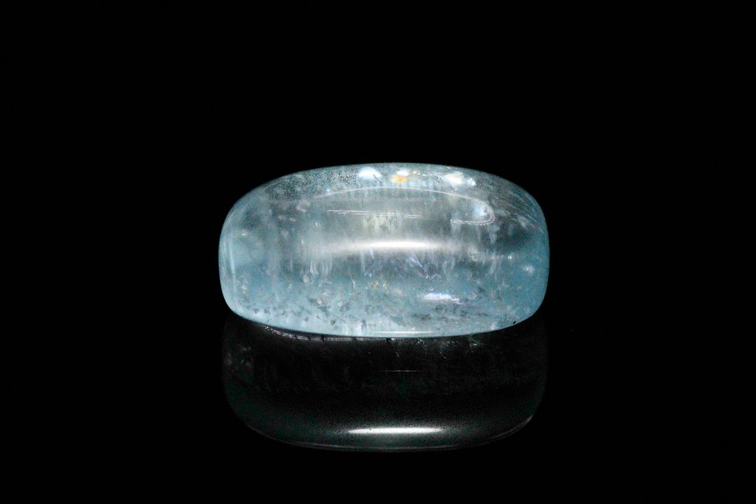 Aigue-marine cabochon coussin. Jolie couleur. 14.14 cts. 18.2mm x 10.2mm