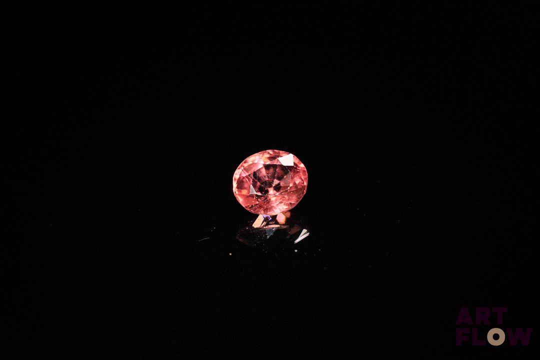 Tourmaline rose ovale. Belle couleur, VS, non chauffée. 0.59 ct. 5.5mm x 4.8mm
